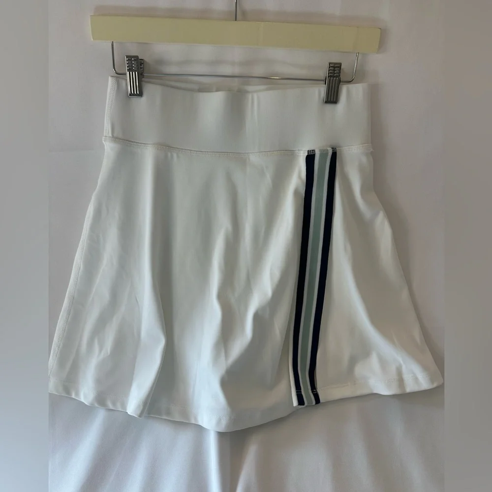 Lou & Grey White Athletic Skort with Navy and Green Stripe